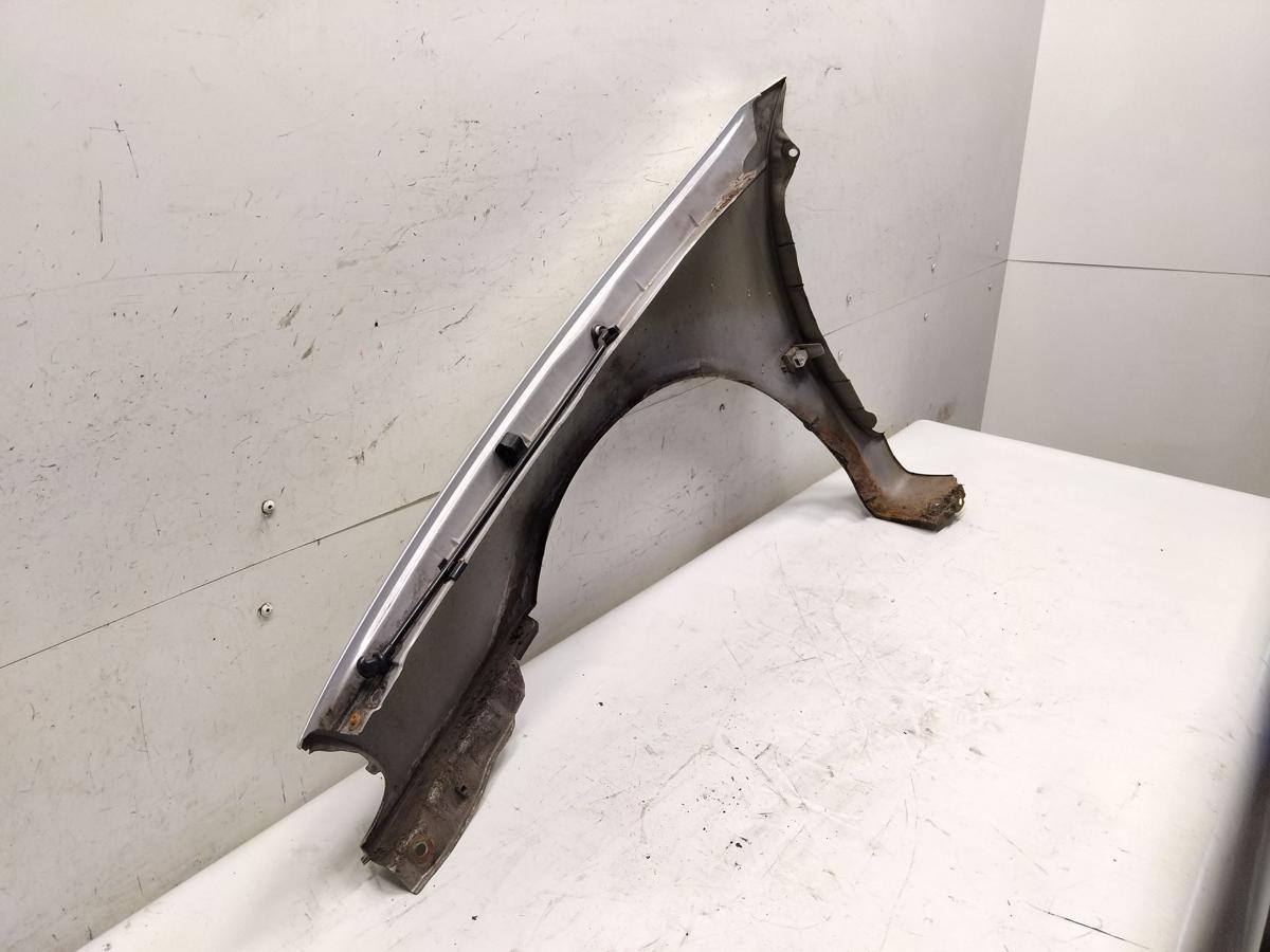 Toyota Avensis T22 original Kotfl&uuml;gel vorn rechts silbermetallic BJ2002