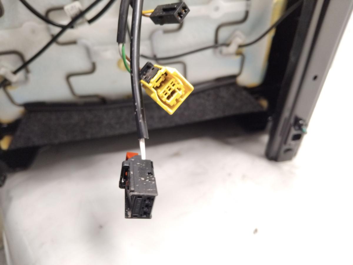 Skoda Citigo orig.Sitz vorn rechts Beifahrersitz Stoff dunkelgrau 3-t&uuml;rig BJ2012