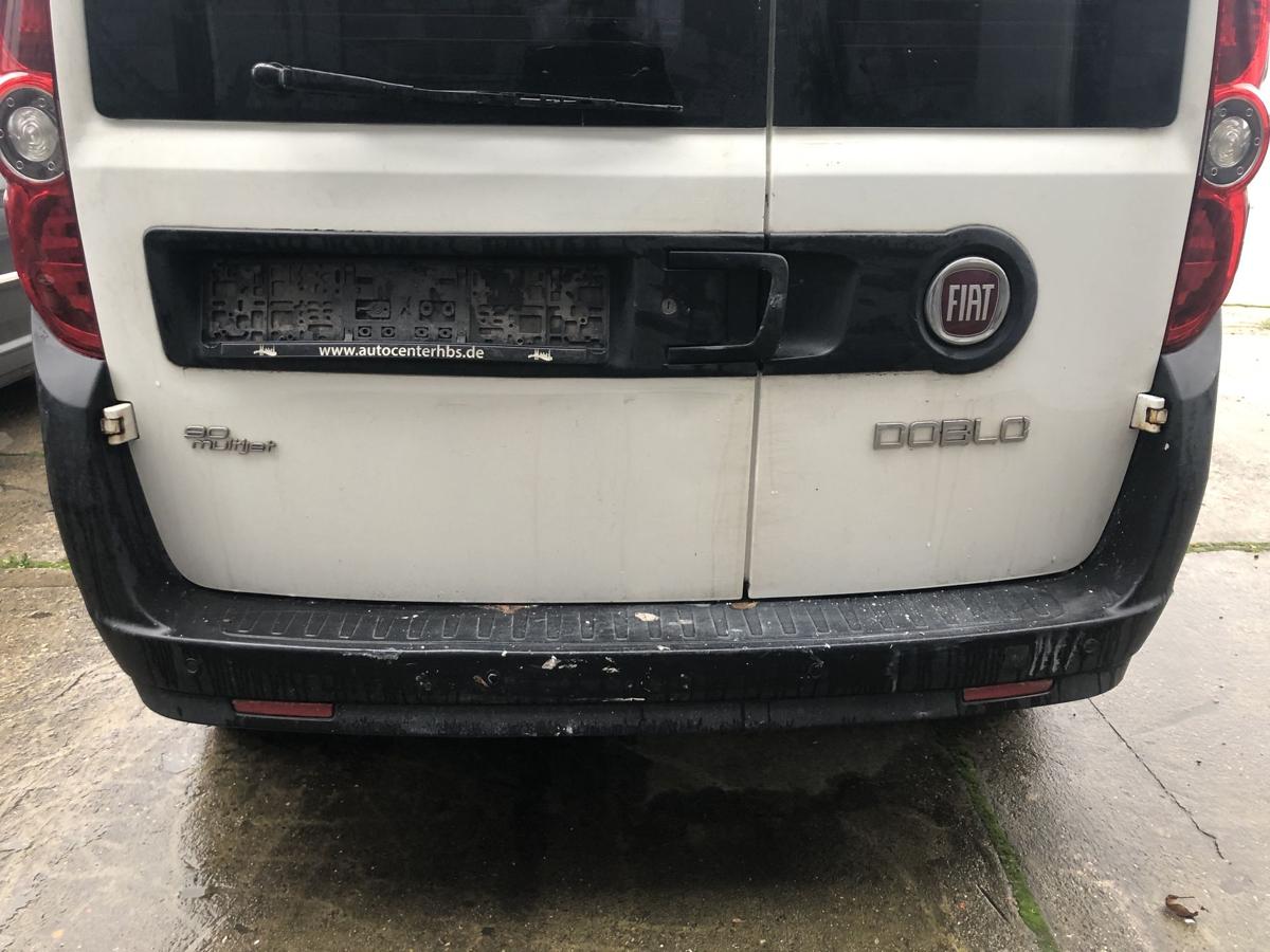 Fiat Doblo Cargo 263 Stoßfänger hinten Heckschürze mit PDC unlackiert Beschädigt
