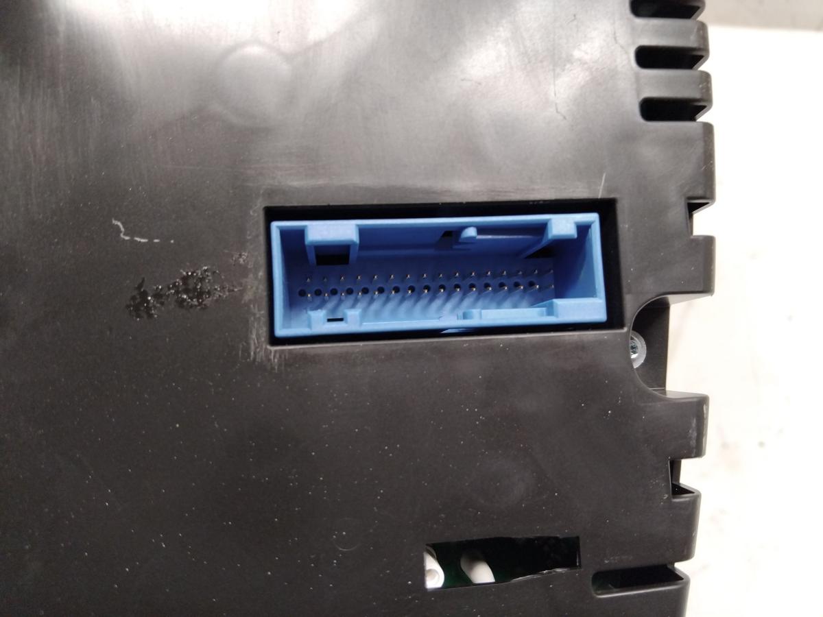 VW Golf 6 1K orig Tacho Kombiinstrument 5K0920860D 02421030919010679 VDD BJ2009