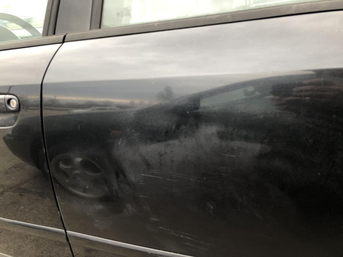 Audi A4 8E B6 Avant T&uuml;r hinten links Fondt&uuml;r Scheibenrahmen LZ9W Ebonyschwarz