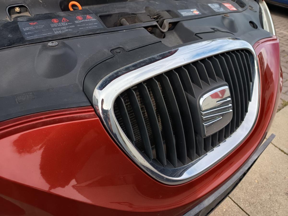 Seat Leon 1P original Kühlergrill Grill mit Emblem Chrom Bj 2005