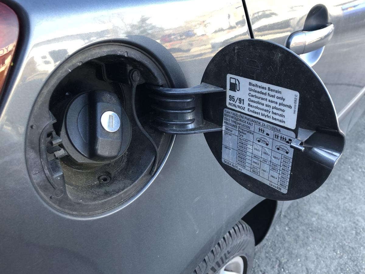 Skoda Fabia 5J Tankklappe Tankdeckel Tankverschluss LF8J Antracit Grey