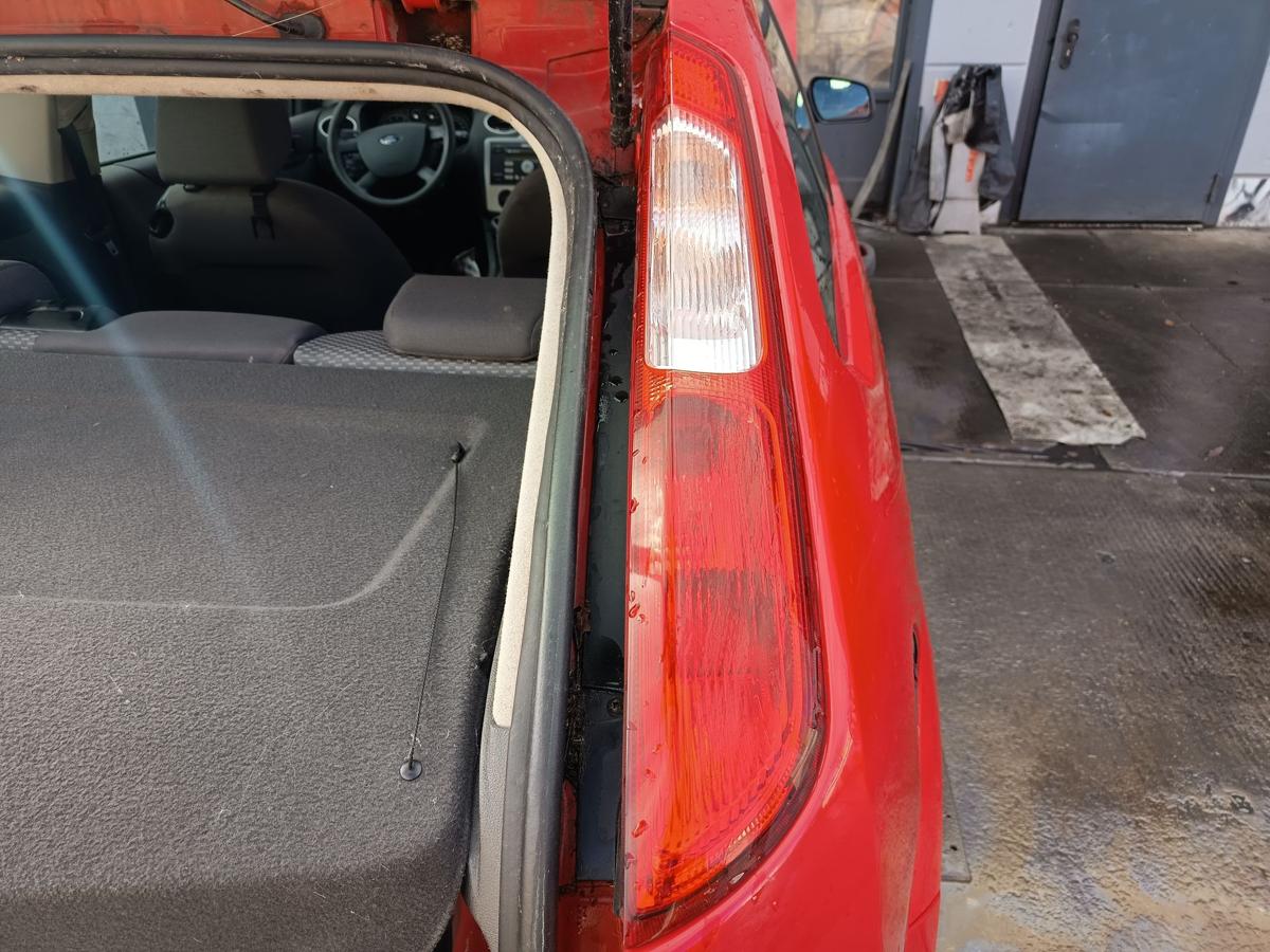 Ford Focus II Flie&szlig;heck original R&uuml;ckleuchte rechts vor Facelift Bj 2005