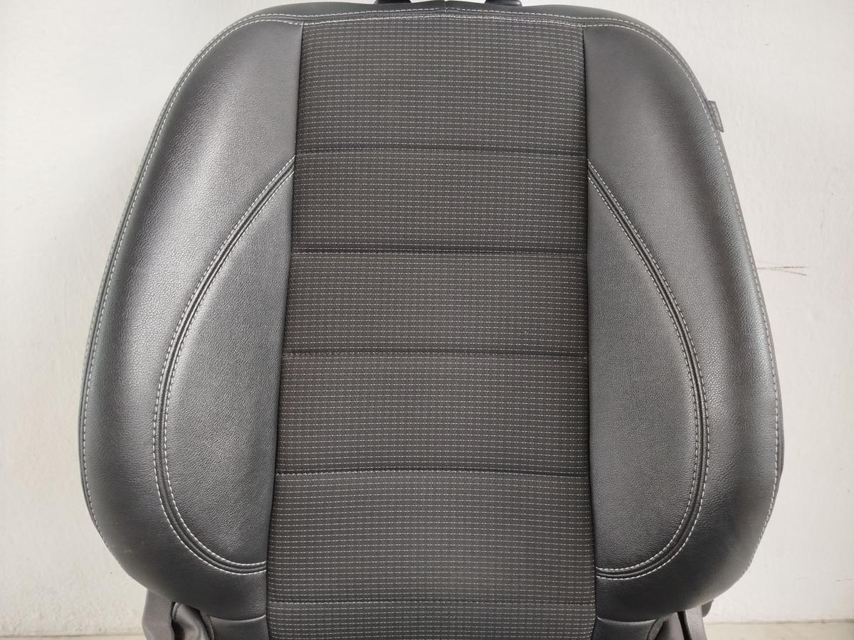 Renault Megane 3 III Grandtour Sitz vorn links Fahrersitz Kunstleder GT Logo