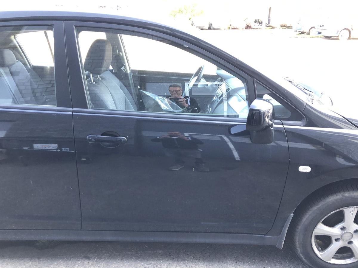 Nissan Tiida C11 T&uuml;r vorn rechts Beifahrert&uuml;r im Rohbau KH3 Superblack