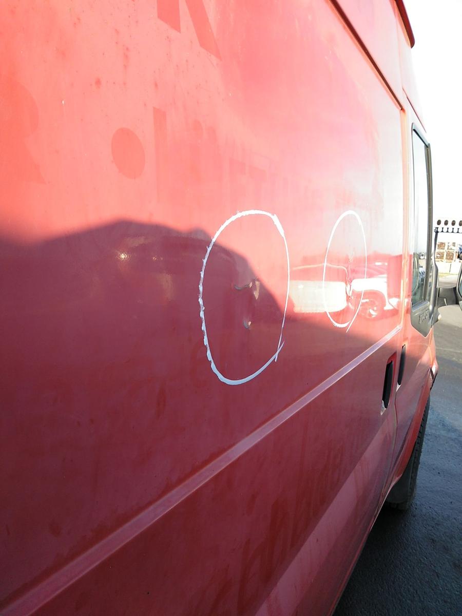 Ford Transit 6 TT9 Schiebet&uuml;r rechts Kasten Mittelhochdach mit M&auml;ngeln Bj.2007