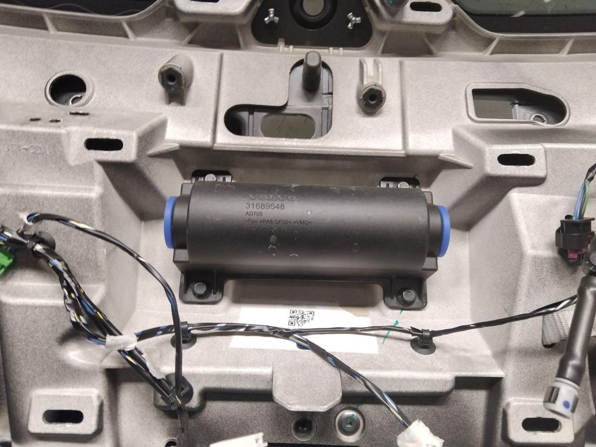 Polestar 3 Heckklappe weissmetallic mit Heckscheiben Bj.2024