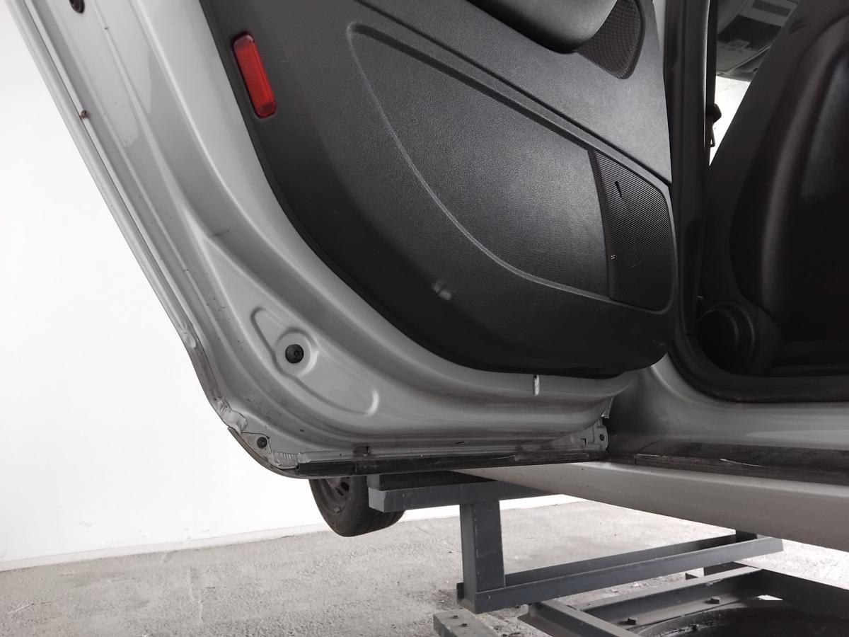 Audi A3 8P Sportback Tür hinten links lichtsilber LY7W BJ2006