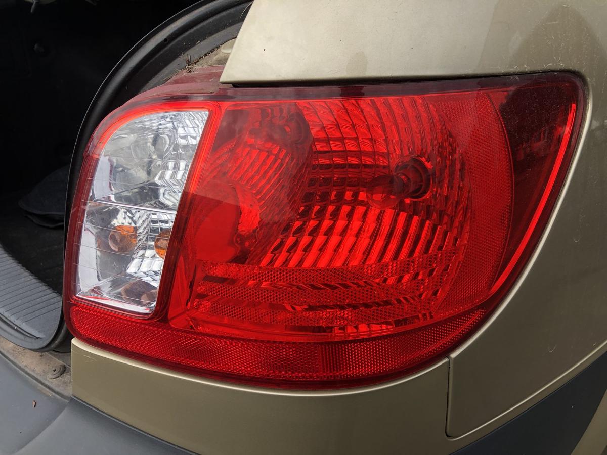 Kia Rio JB Stufenheck original Rückleuchte links Heck/Schluss/Licht Bj2009