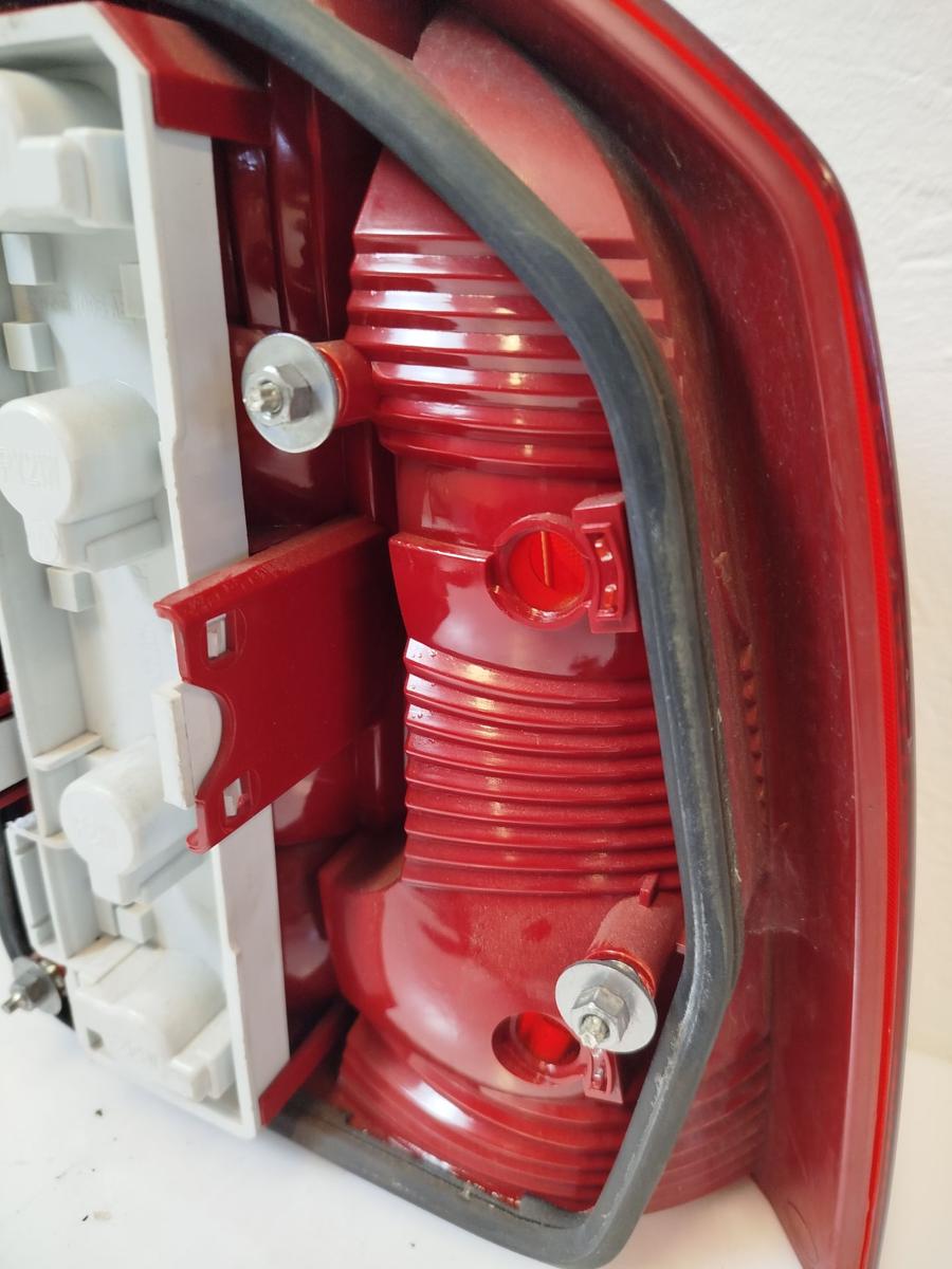 Skoda Octavia 1Z Limo R&uuml;ckleuchte R&uuml;cklicht Heckleuchte links Fliessheck