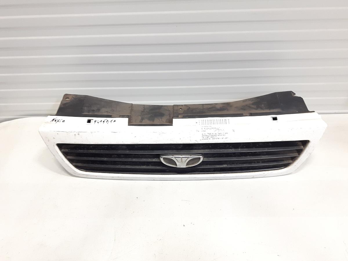 Daewoo Nexia Grill Kühlergrill mit Emblem weiß BJ1995