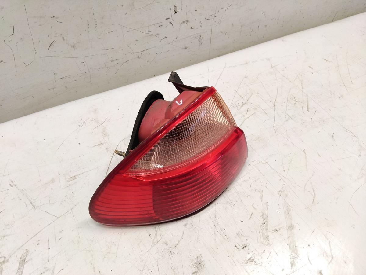 Toyota Avensis T22 Kombi R&uuml;ckleuchte Schlussleuchte links au&szlig;en Facelift BJ2002