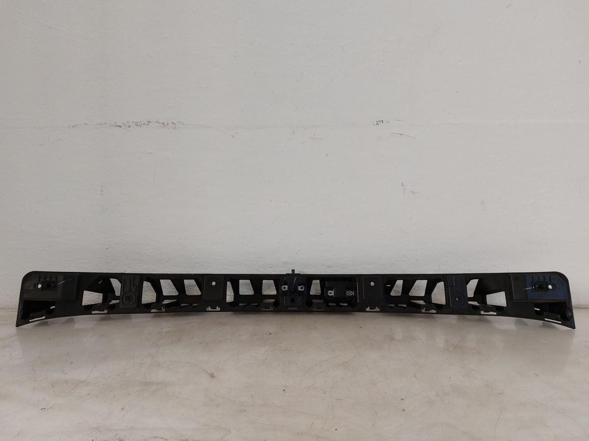 NIO EL6 Elektro SUV Halter mitte Sto&szlig;f&auml;nger hinten mit Keyless Empf&auml;nger