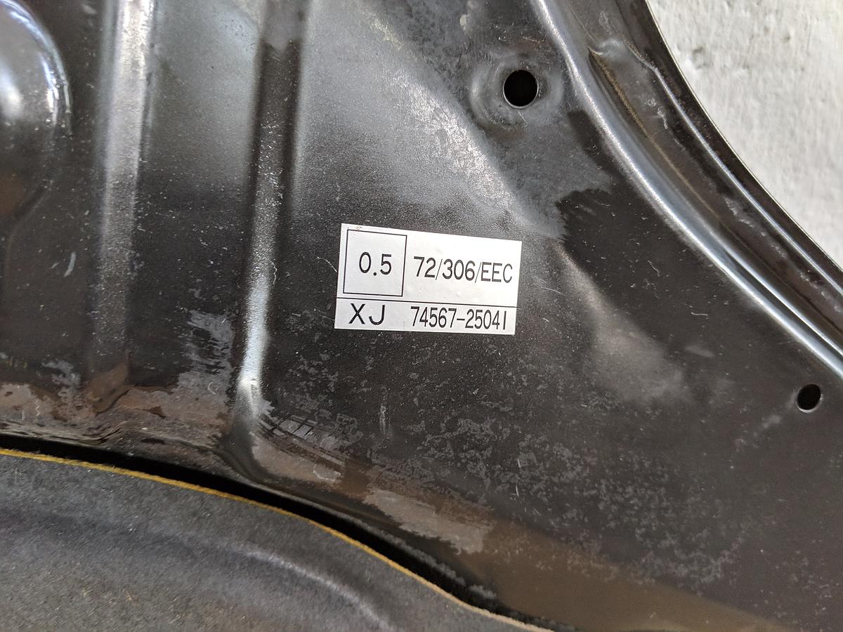 Toyota Avensis T25 Motorhaube Haube schwarz R209