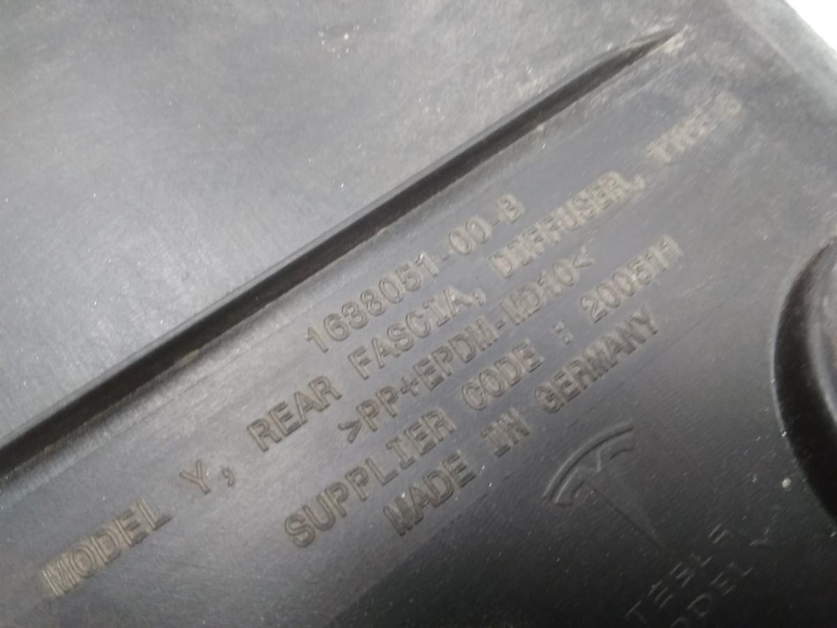 Tesla Model Y original Diffusor Plastikunterschutz Stoßfänger hinten Bj.2023