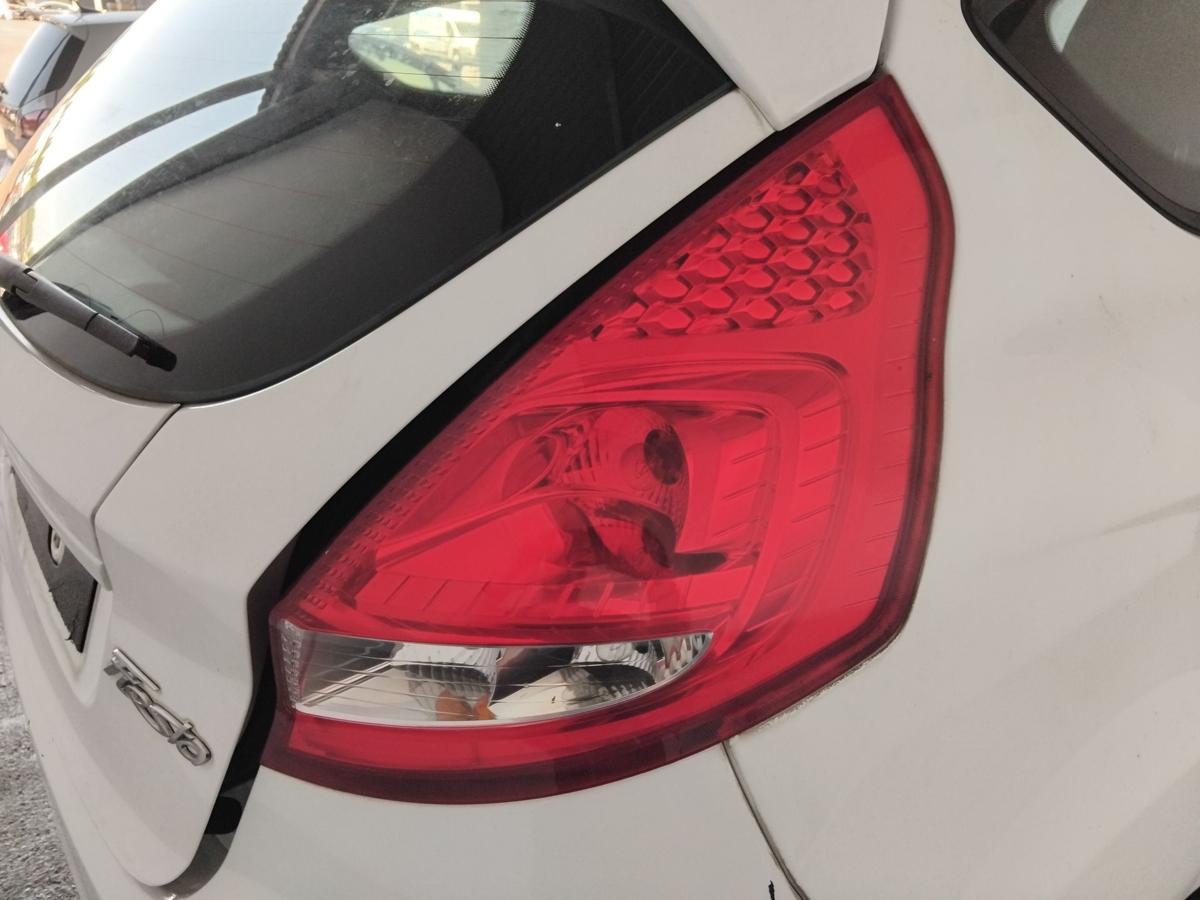 Ford Fiesta JA8 original Rückleuchte Schlussleuchte rechts BJ2009