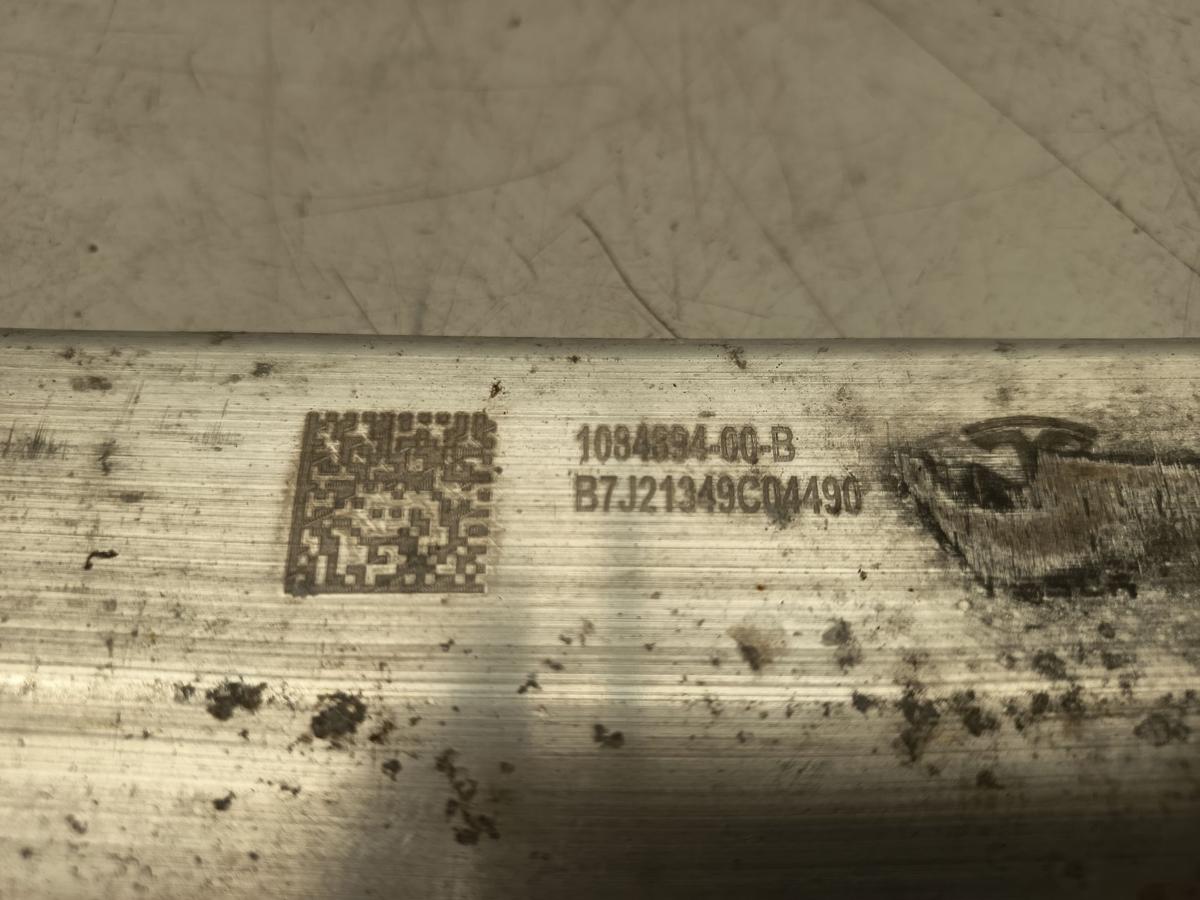 Tesla Model 3 originaler halter f&uuml;r Sto&szlig;stange 110111800B/R Baujahr 2022