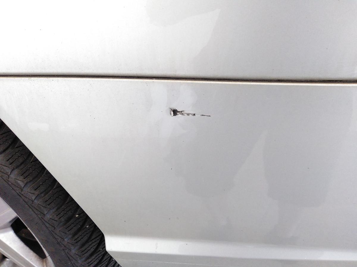 Volvo V50 Facelift Stoßfänger Stoßstange hinten mit PDC beschädigt Bj.2008