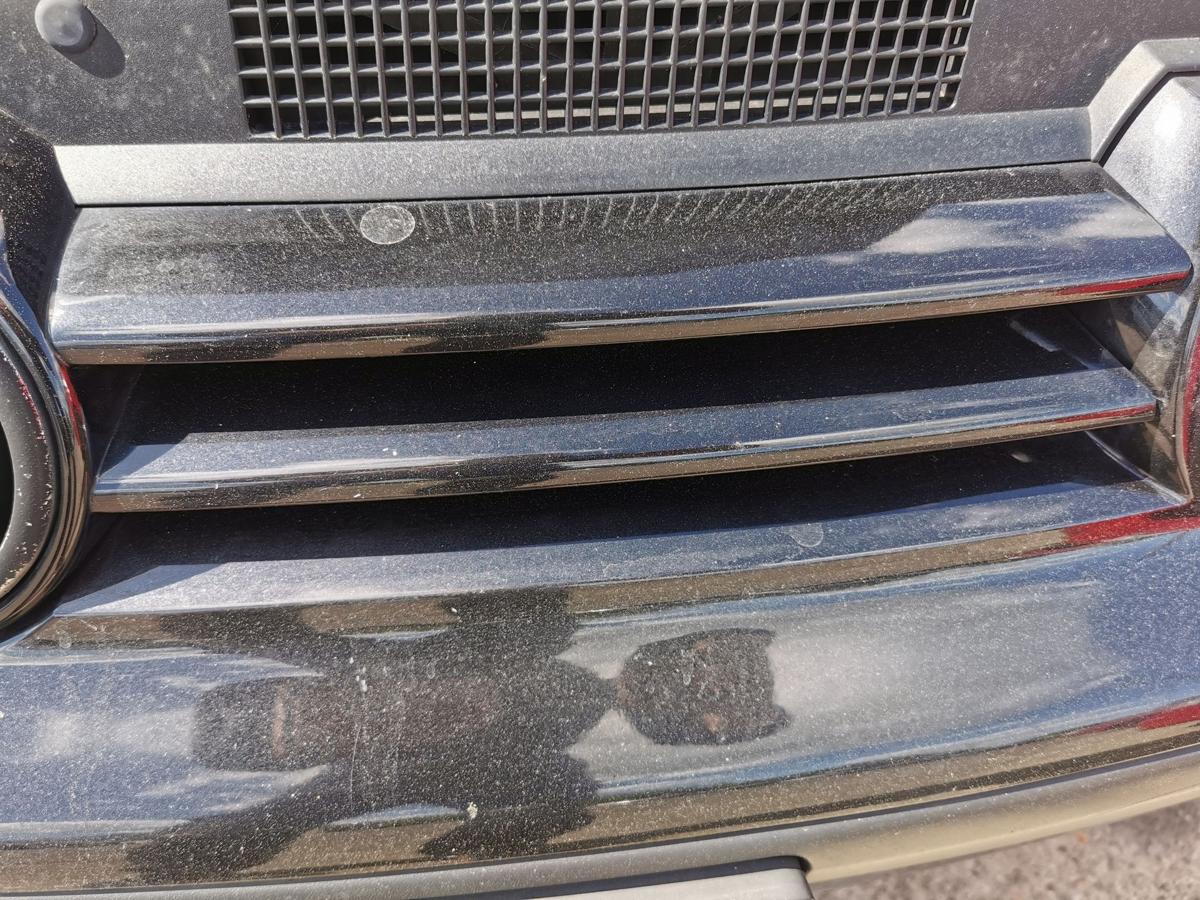 VW Golf IV 1J Grill Kühlergrill Frontgrill mit Logo LC9Z Black Magic Perl