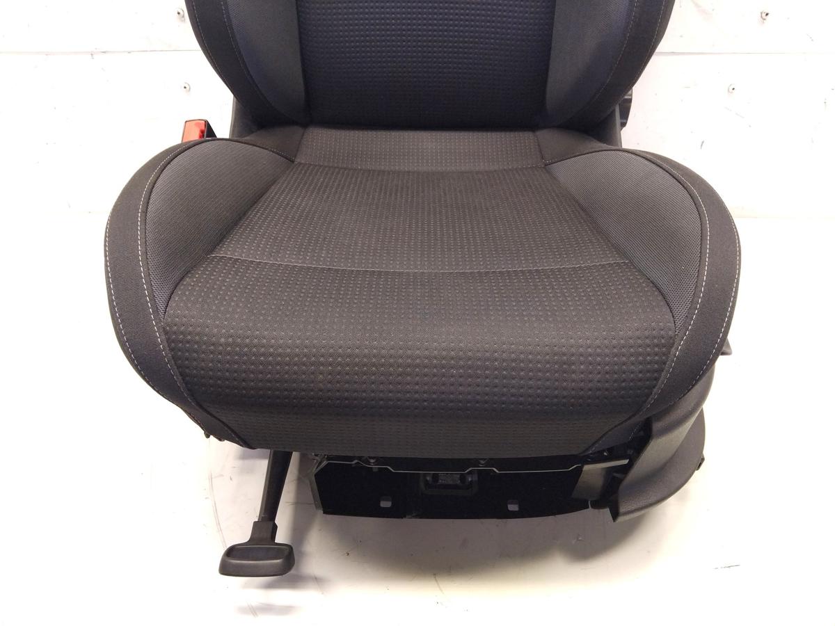 VW Polo 6R Sitz vorn links Fahrersitz 3-T&uuml;rer beheizt Stoff schwarz Bj.2010