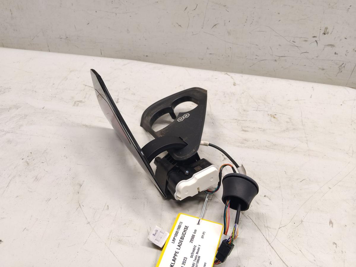 Tesla Model Y orig Ladeklappe Blende Reflektor links Klappe Ladebuchse BJ2023