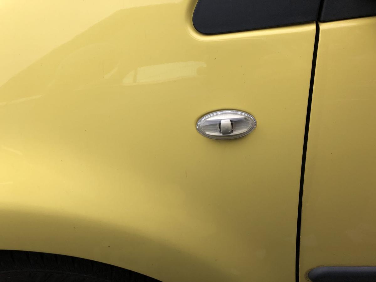 Peugeot 107 Typ P Kotfl&uuml;gel vorn links Fahrerseite KBL Citrus Gelb