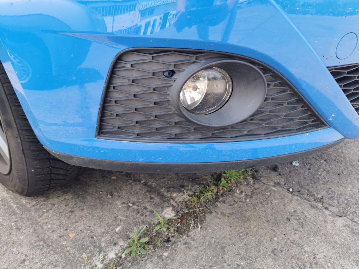 Seat Ibiza 6J Stossstange Stossfänger Bumper vorn NSW blau