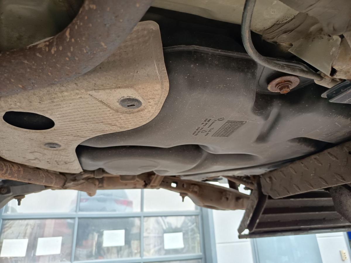 Toyota Auris E18 Hybrid original Kraftstoffbeh&auml;lter Tank Benzin Bj 2013