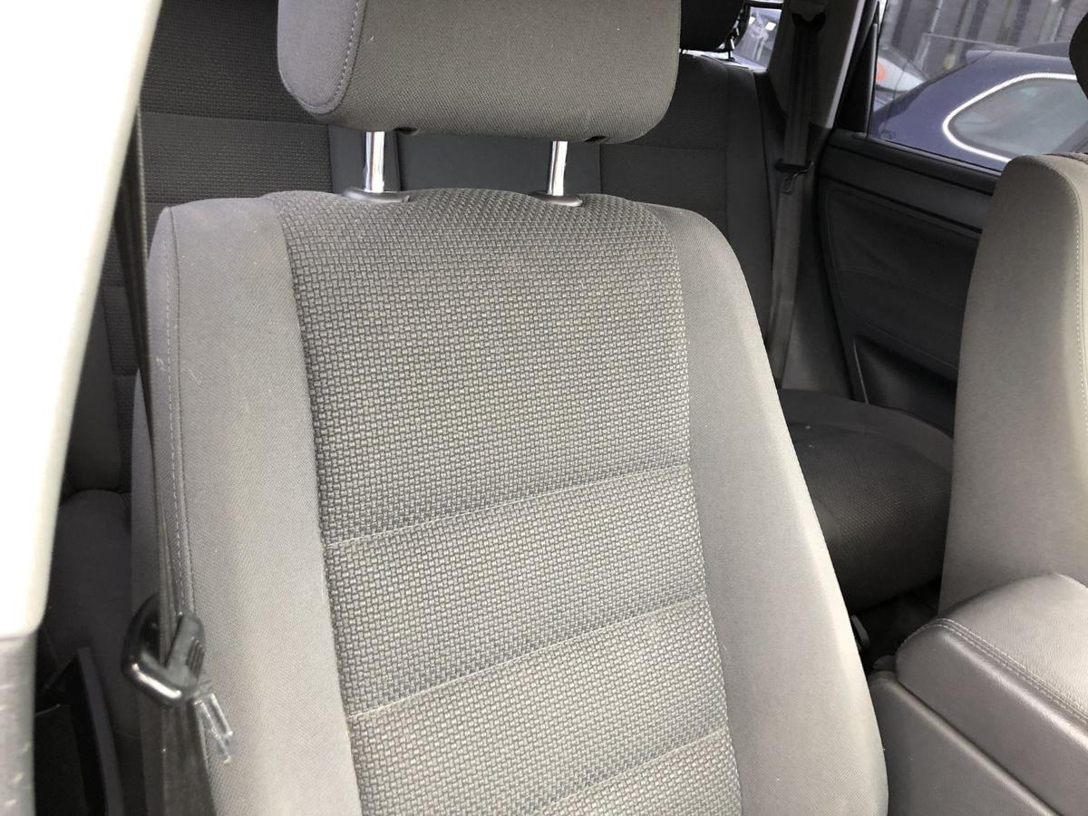 VW Touareg 7L Sitz vorn rechts Beifahrersitz Stoff mit Heizung