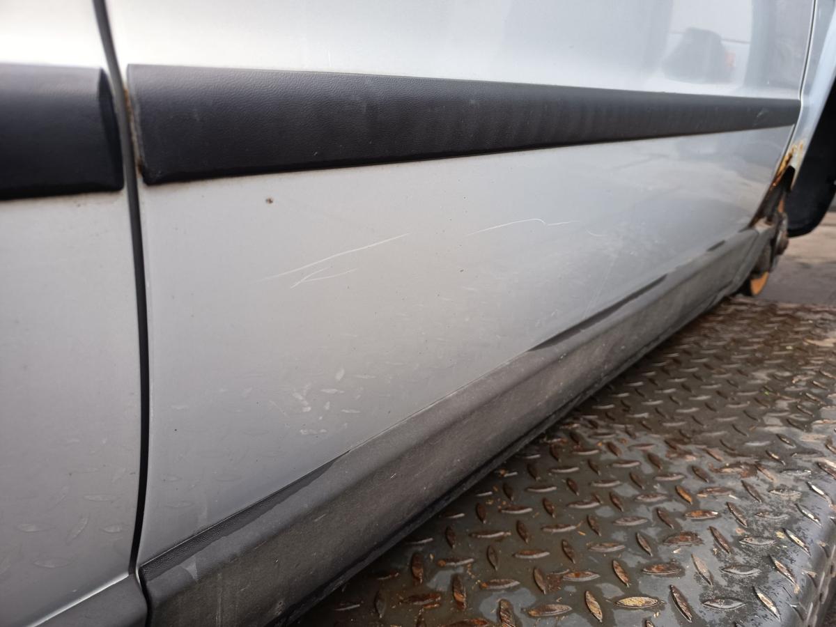 VW Passat 3B original T&uuml;r vorn rechts Beifahrer B7Z Satinsilber Bj 1997