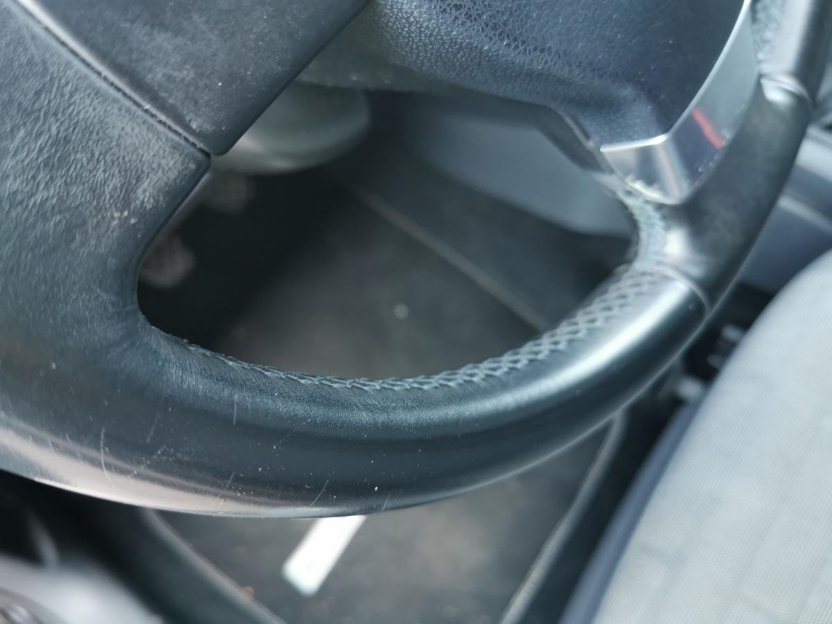 VW Polo 9N3 Lenkrad Leder Lederlenkrad 3 Speichen ohne Airbag Modul