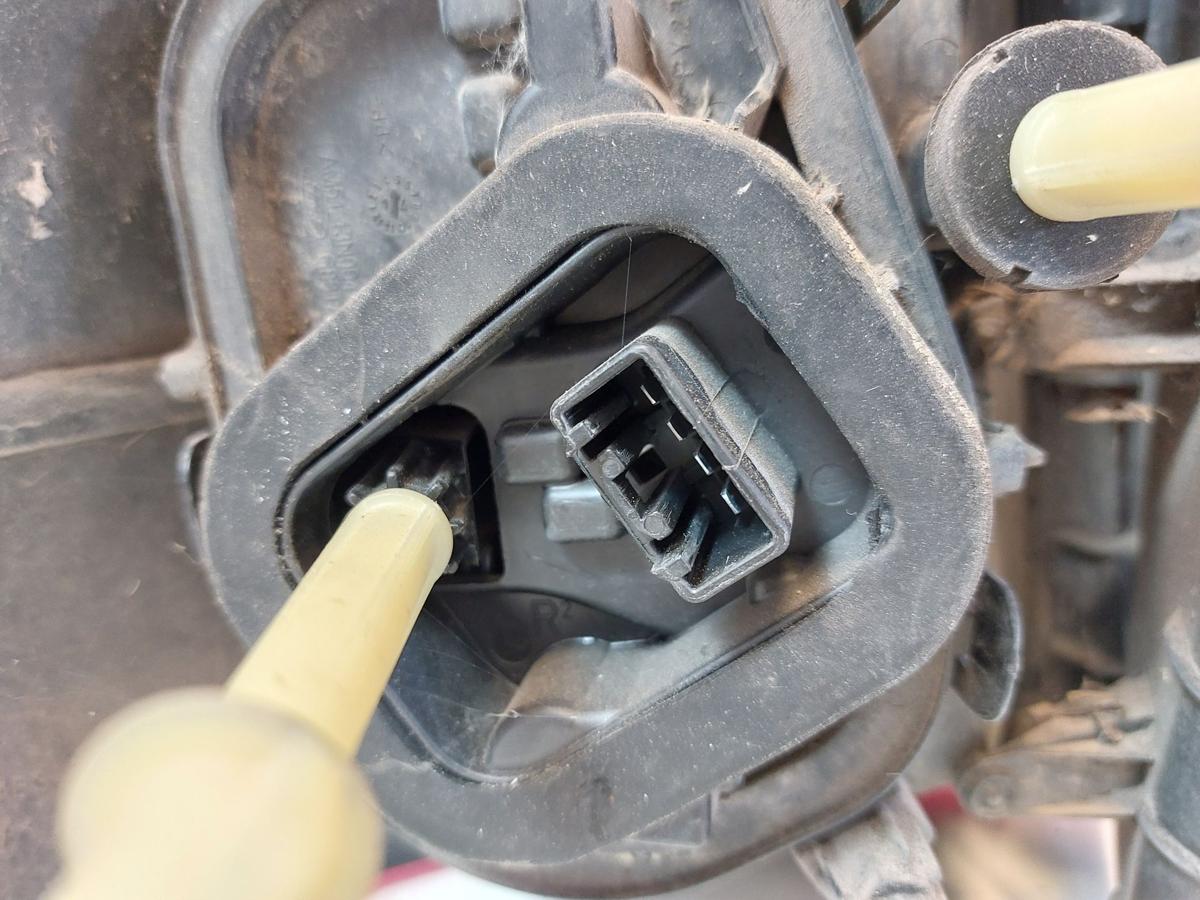 Ford C-Max CB7 R&uuml;ckleuchte links R&uuml;cklicht Heckleuchte au&szlig;en Ecke Schlusslicht