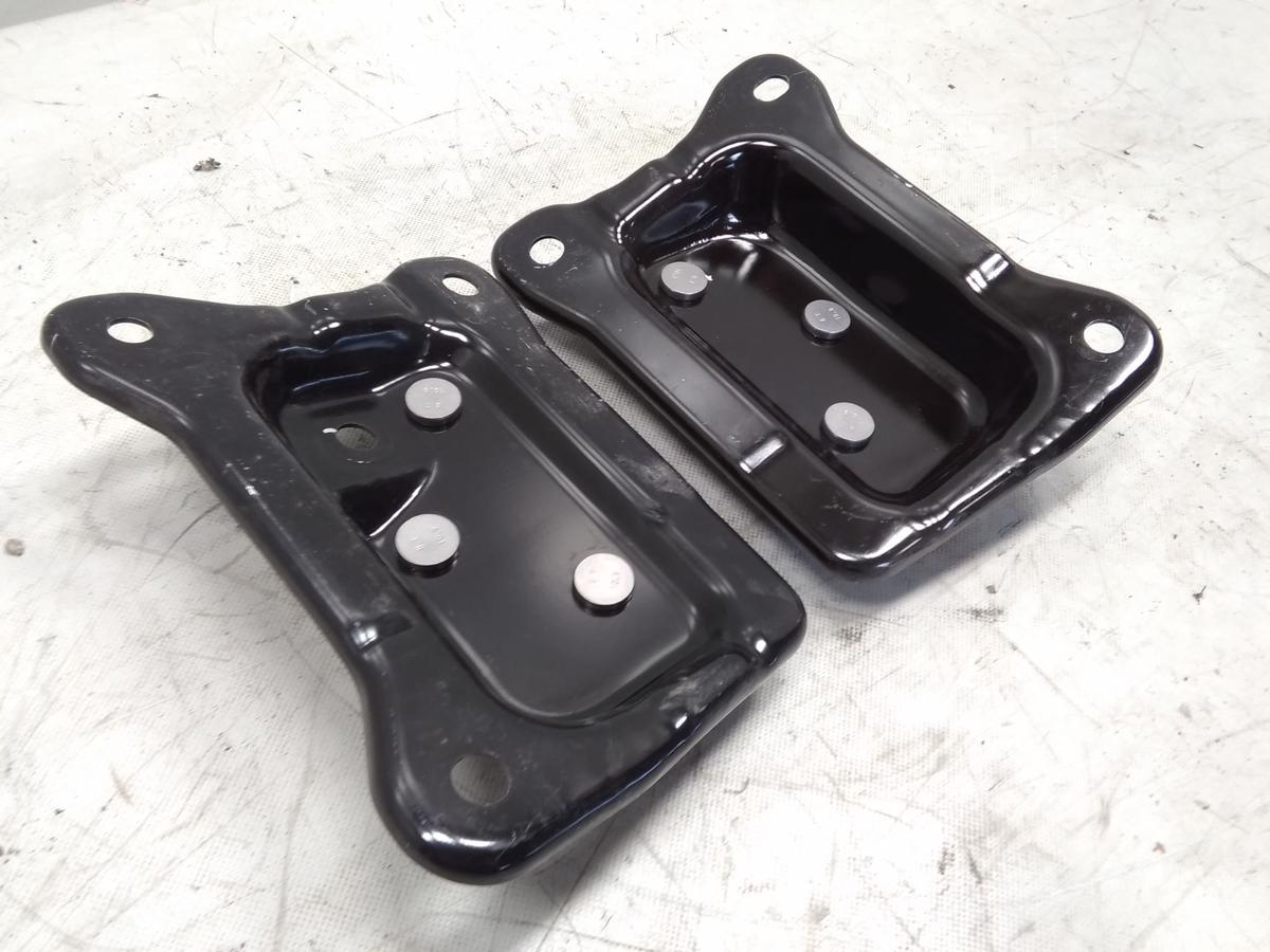 Tesla Model Y Bj.2022 original Satz Halter Alutr&auml;ger Sto&szlig;f&auml;nger hinten