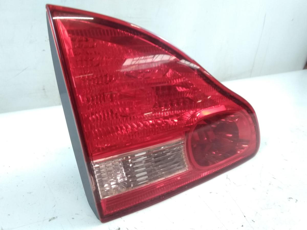 Toyota Avensis Verso original Rückleuchte Heckleuchte innen links Bj.2001