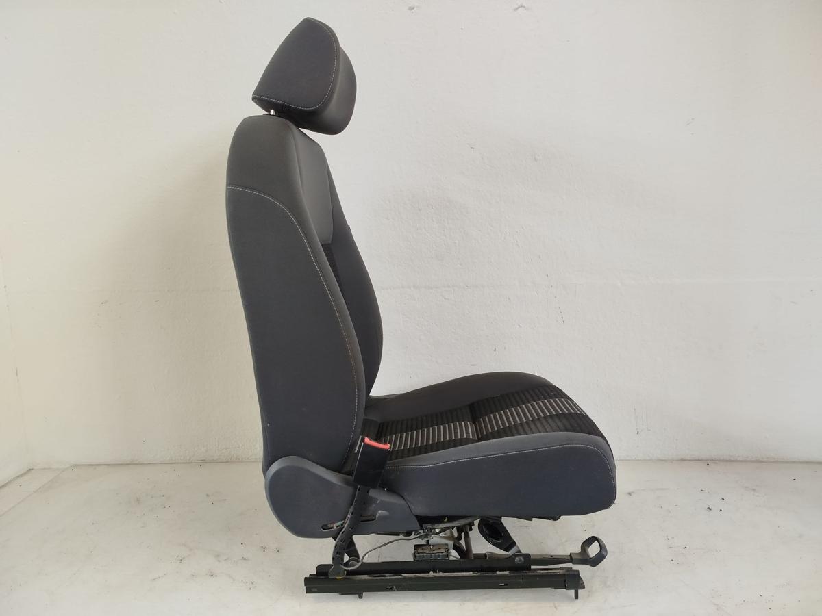 VW Golf Plus 5M Sitz Fahrersitz Autositz vorn links Stoff TEXT BILDER