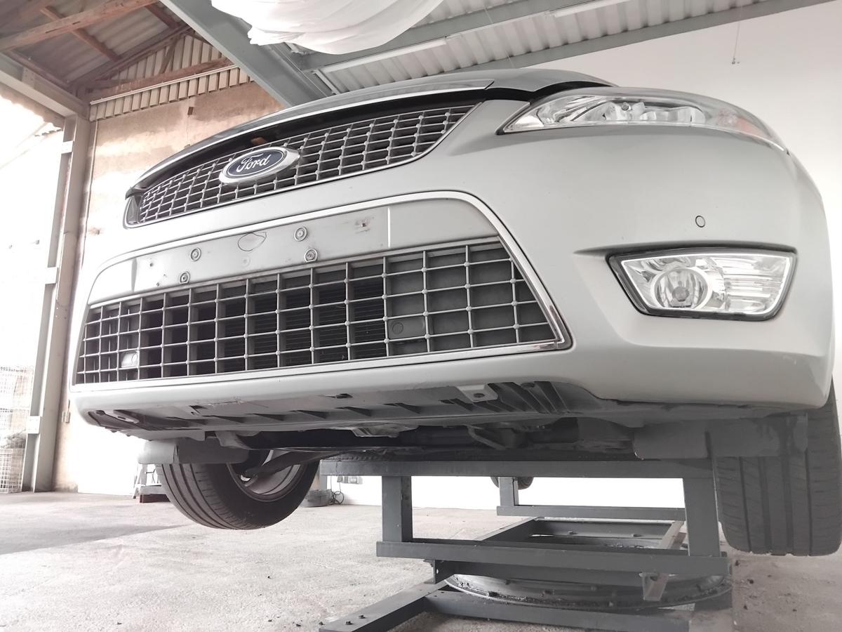 Ford Mondeo 4 BA7 original Sto&szlig;stange Sto&szlig;f&auml;nger vorn mit PDC Grill BJ2007 Cosmic Silber