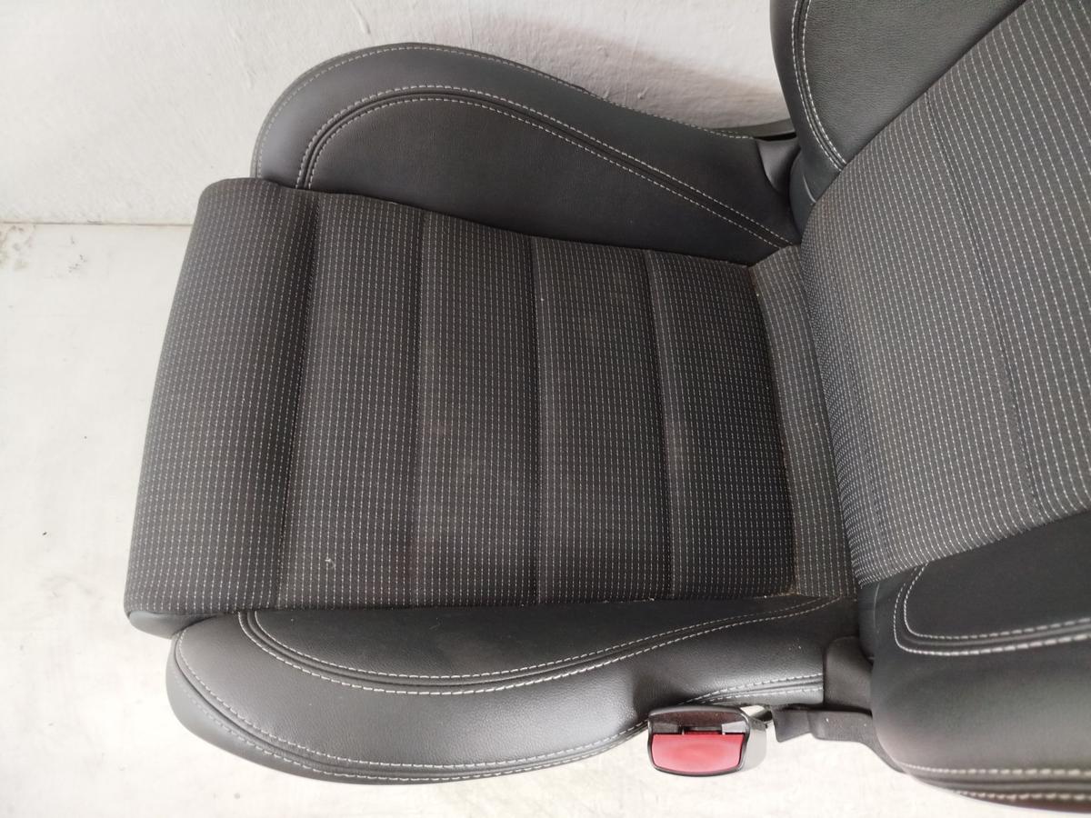 Renault Megane 3 III Kombi Sitz vorn rechts Beifahrersitz Kunstleder GT Logo