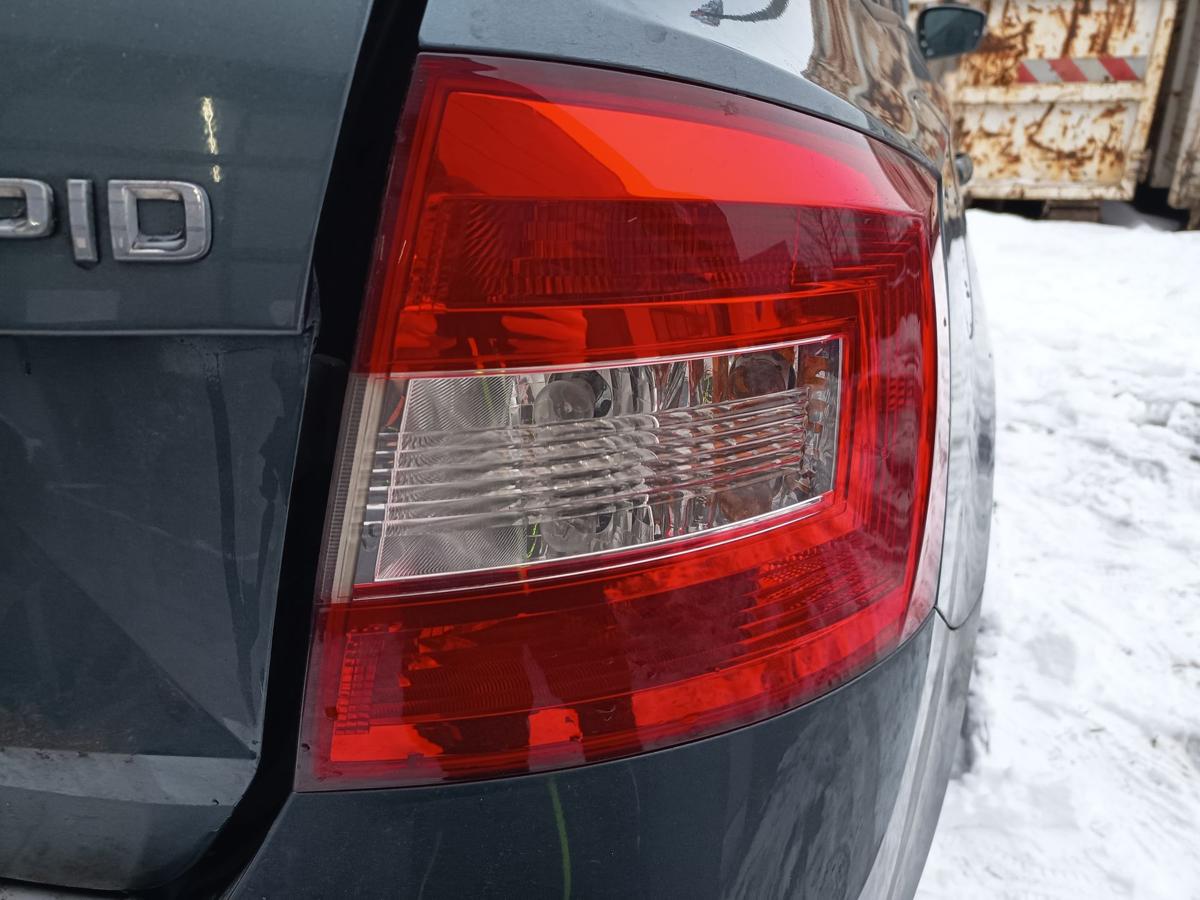Skoda Rapid Spaceback original R&uuml;ckleuchte rechts vor Facelift Bj 2016