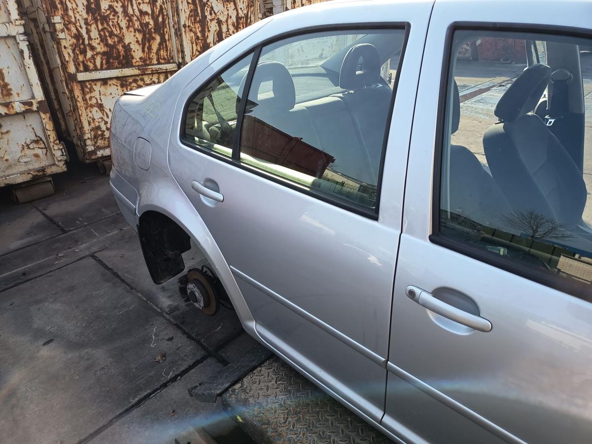 VW Bora 1J original T&uuml;r hinten rechts Fond Limo A7W Reflexsilber Bj 2001