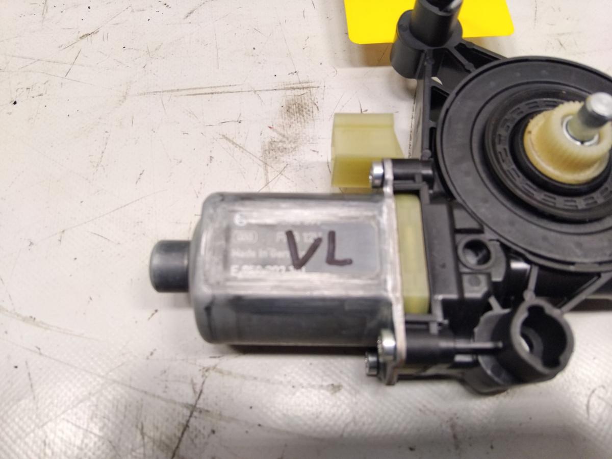 Seat Leon ST 5F original Fensterhebermotor vorn links 5Q0959801C Bj.2019
