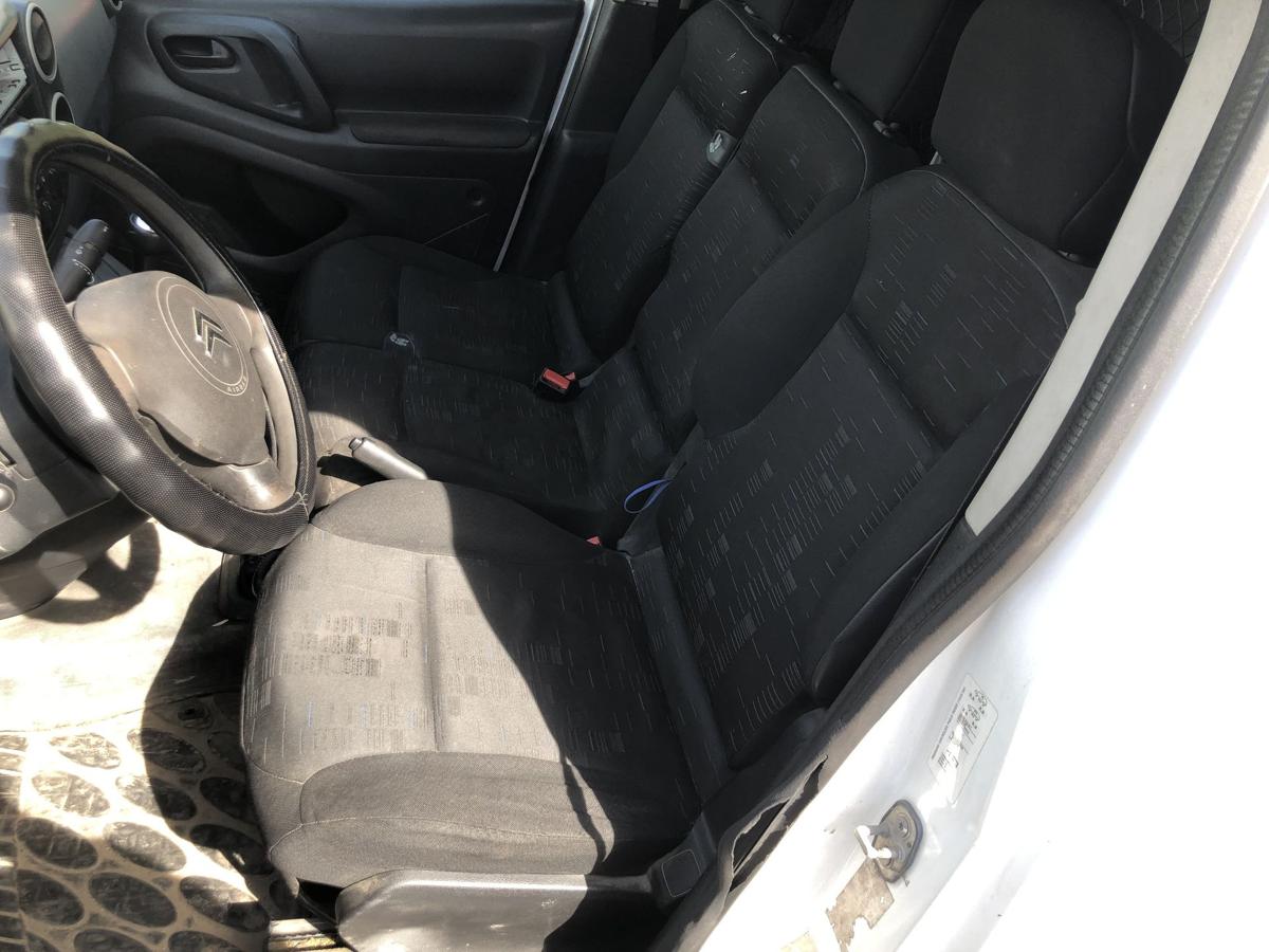 Citroen Berlingo B9 Kasten Fahrersitz Sitz vorn links Stoff Text lesen