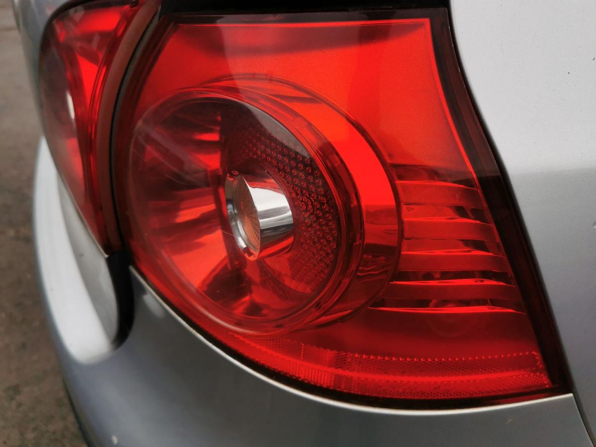 VW Golf V 5 Rückleuchte Schlussleuchte Rücklicht hinten aussen rechts 3 Türer