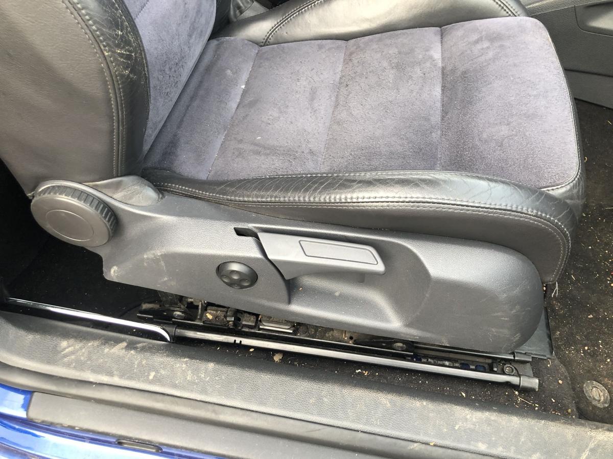 VW Golf 5 V 1K Sitz vorn rechts Ledersitz nur 3 t&uuml;rer Leder Alcantara Heizung