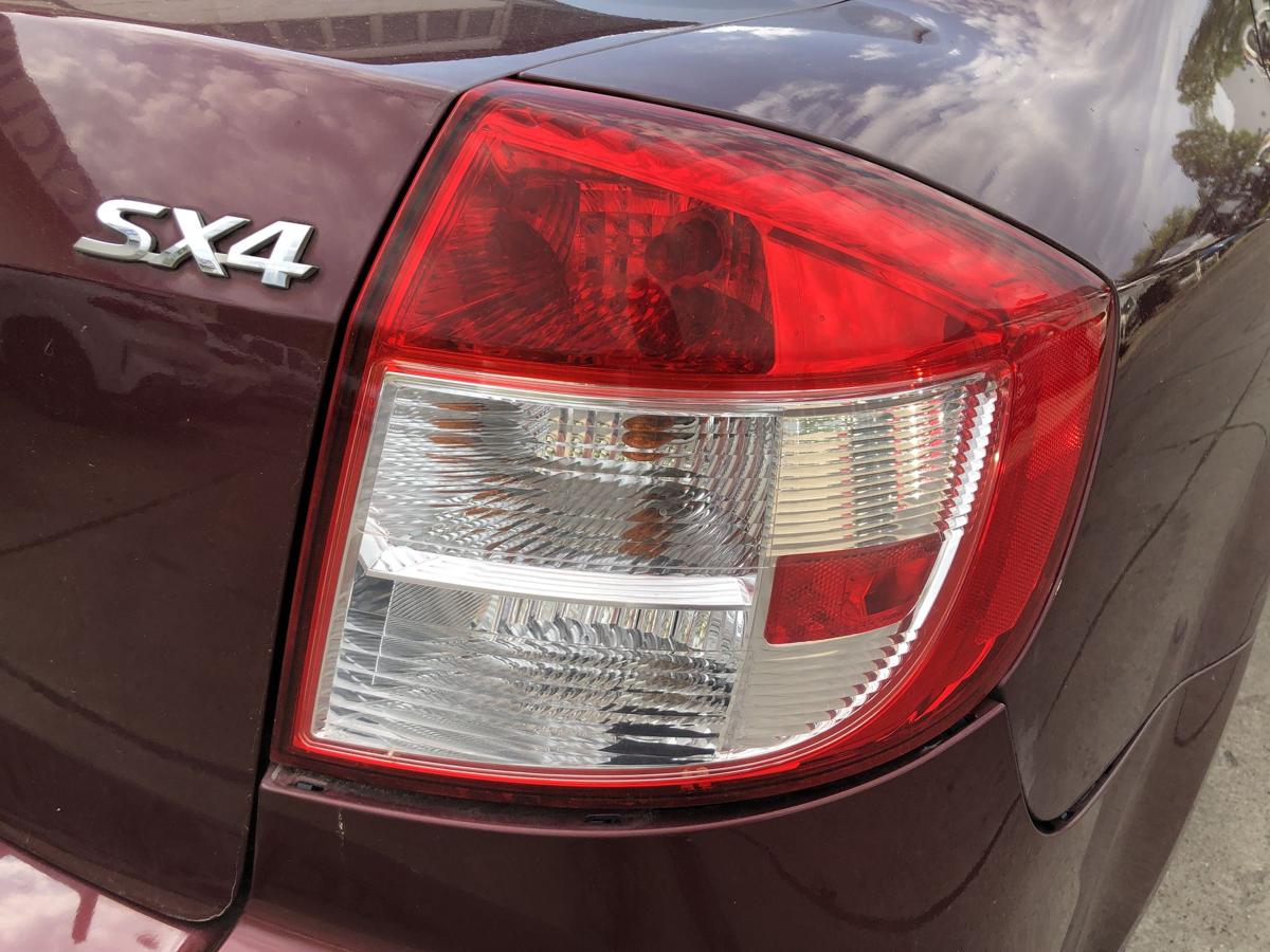Suzuki SX4 Stufenheck R&uuml;ckleuchte rechts R&uuml;cklicht Heckleuchte Limo 4-t&uuml;rer