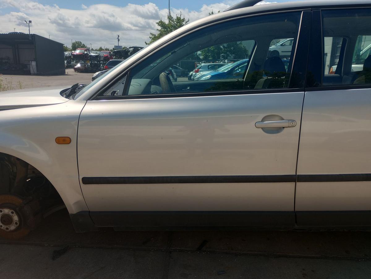 VW Passat 3B5 orig Tür vorn links Fahrertür LB7Z Silber Bj 1997