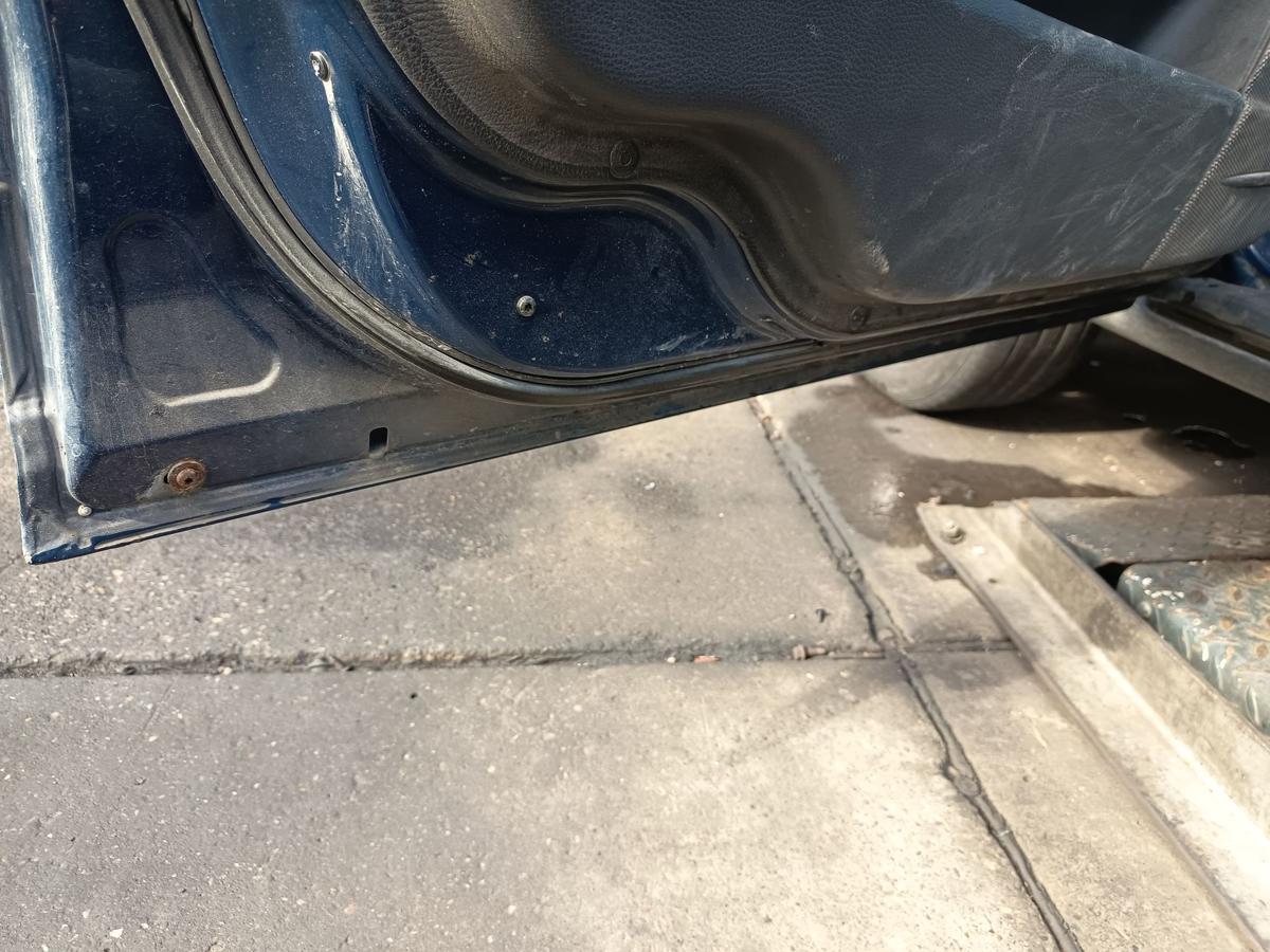 Volvo V70 Kombi original T&uuml;r vorne links dark blue Solid Baujahr 2002