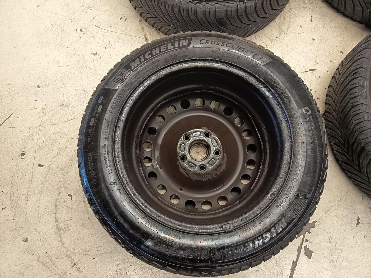 Ford Focus III original Stahlfelgen 6,5x16 ET50 mit Allwetterreifen 205/55 R16