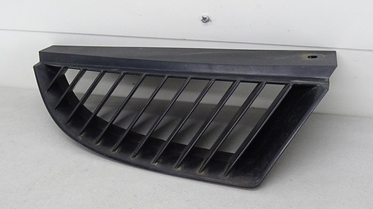 Mitsubishi Colt Z30 Bj2006 Kühlergrill rechts Niere rechts MN127774 bis 2008