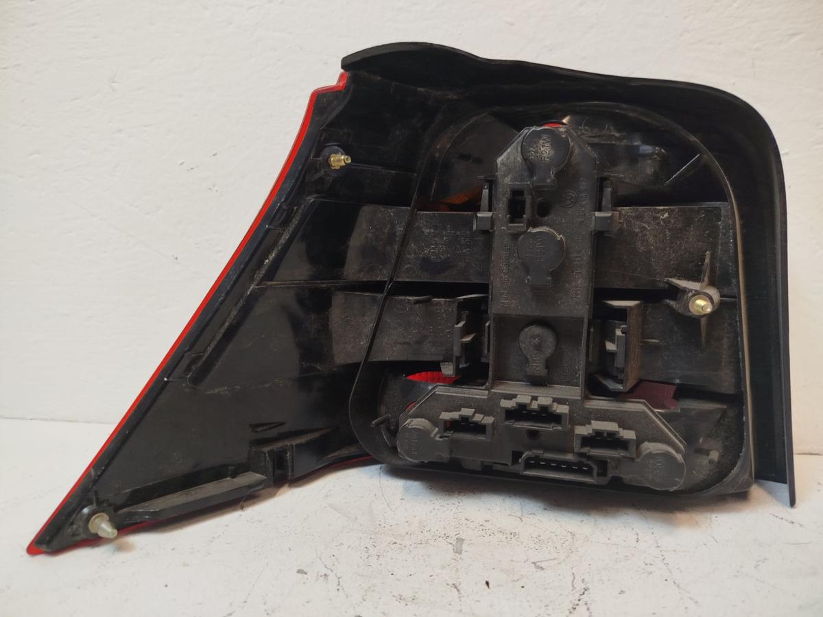 VW Golf 4 1J R&uuml;ckleuchte rechts R&uuml;cklicht Heckleuchte rot schwarz get&ouml;nt